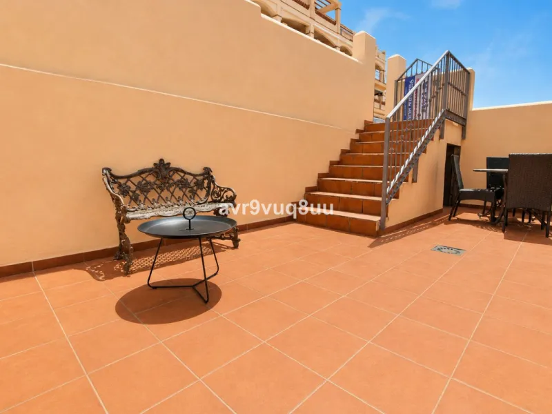 A very comfortable home located in the well established urbanisation of Mijas Golf. This spacious house has bright spacious rooms throughout including, on the top floor, a brand new open plan kitchen, lovely lounge diner with fireplace plus a large bedroo