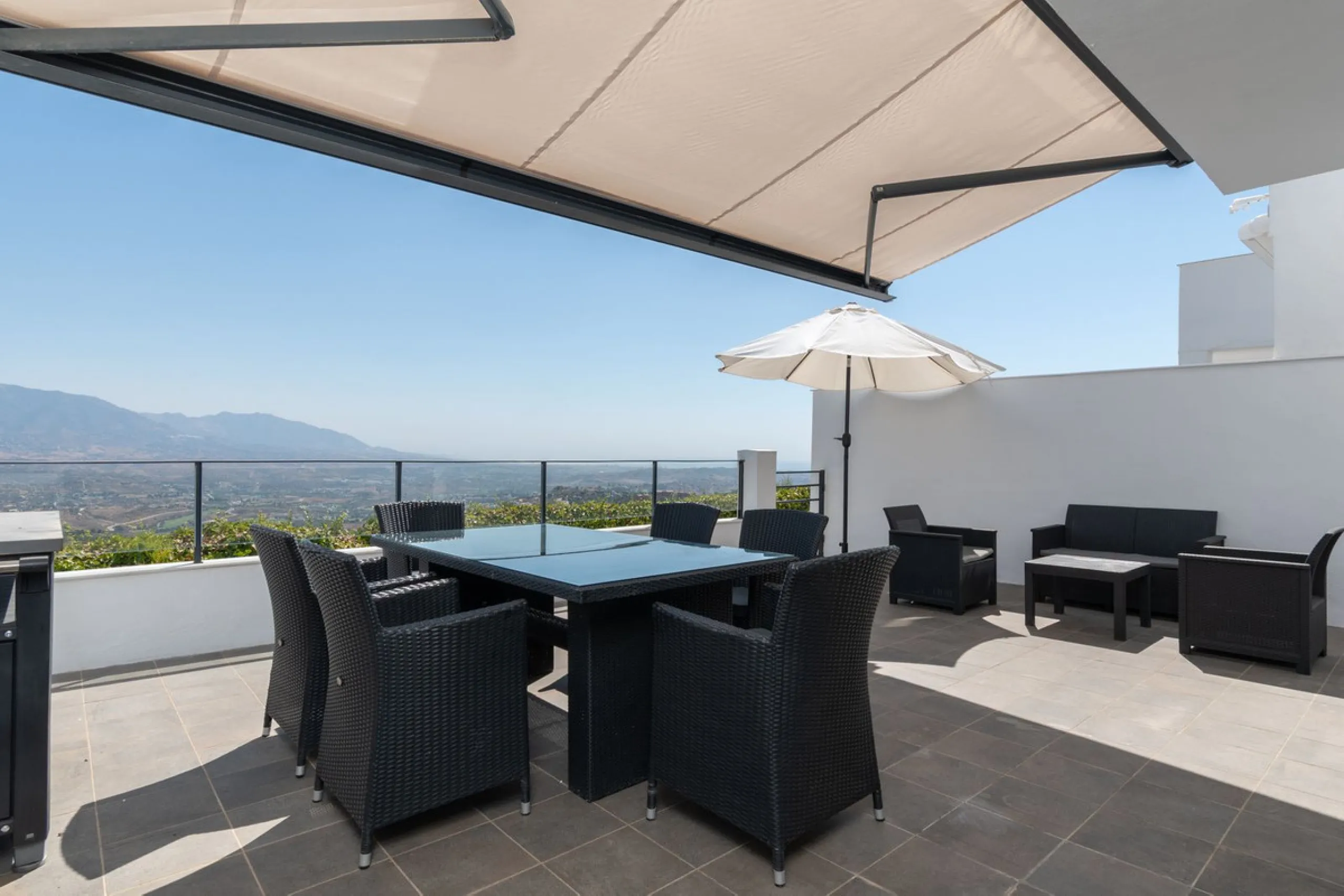 Corner townhouse with panoramic views in La Mairena, Marbella East