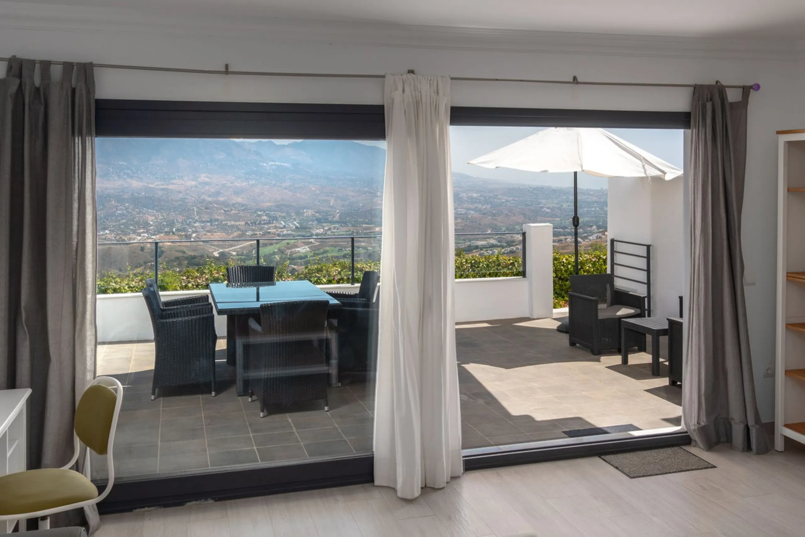 Corner townhouse with panoramic views in La Mairena, Marbella East