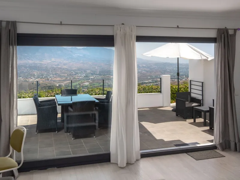 Corner townhouse with panoramic views in La Mairena, Marbella East