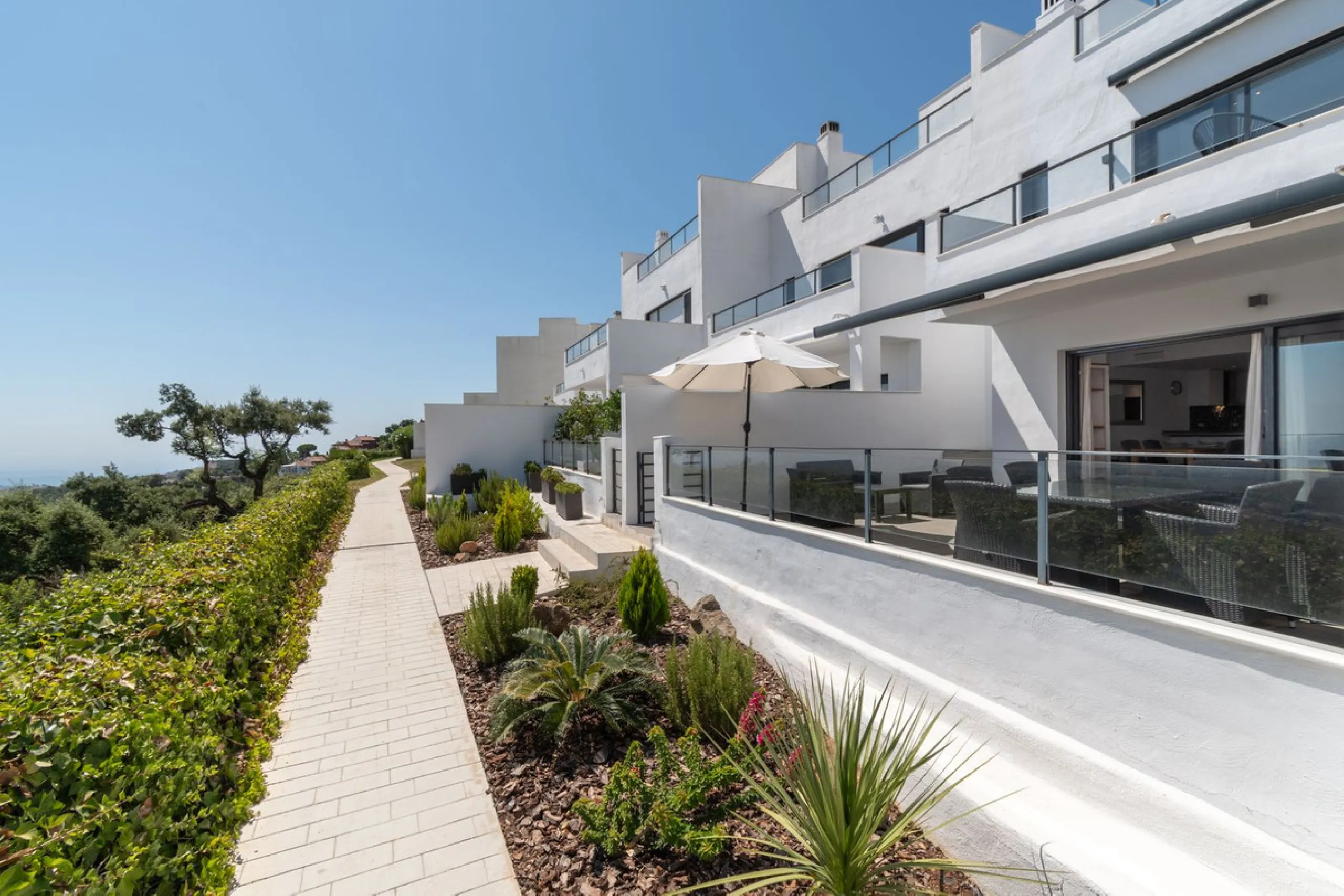 Corner townhouse with panoramic views in La Mairena, Marbella East
