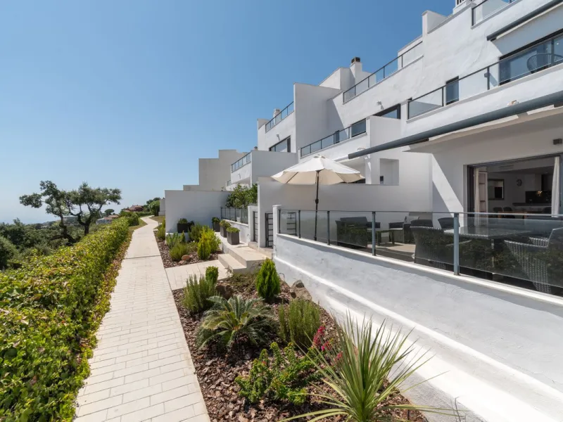 Corner townhouse with panoramic views in La Mairena, Marbella East