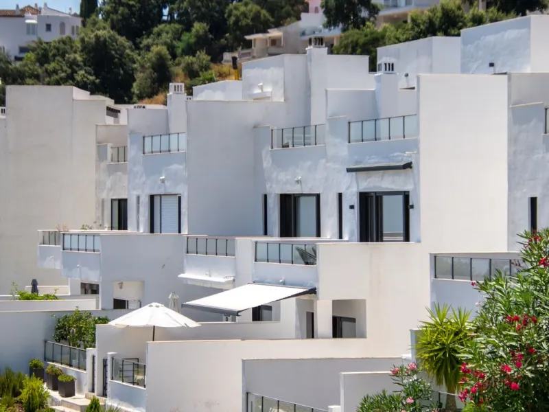 Corner townhouse with panoramic views in La Mairena, Marbella East