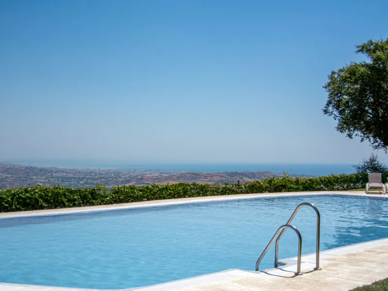Corner townhouse with panoramic views in La Mairena, Marbella East