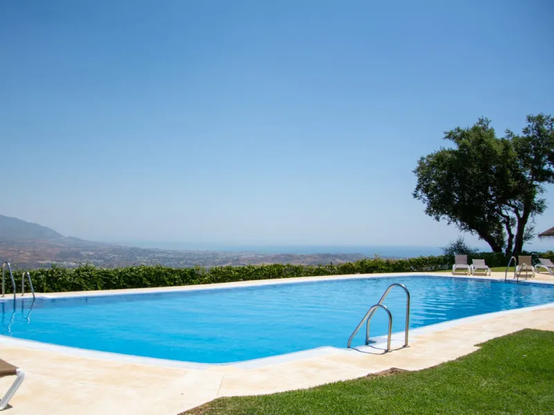 Corner townhouse with panoramic views in La Mairena, Marbella East