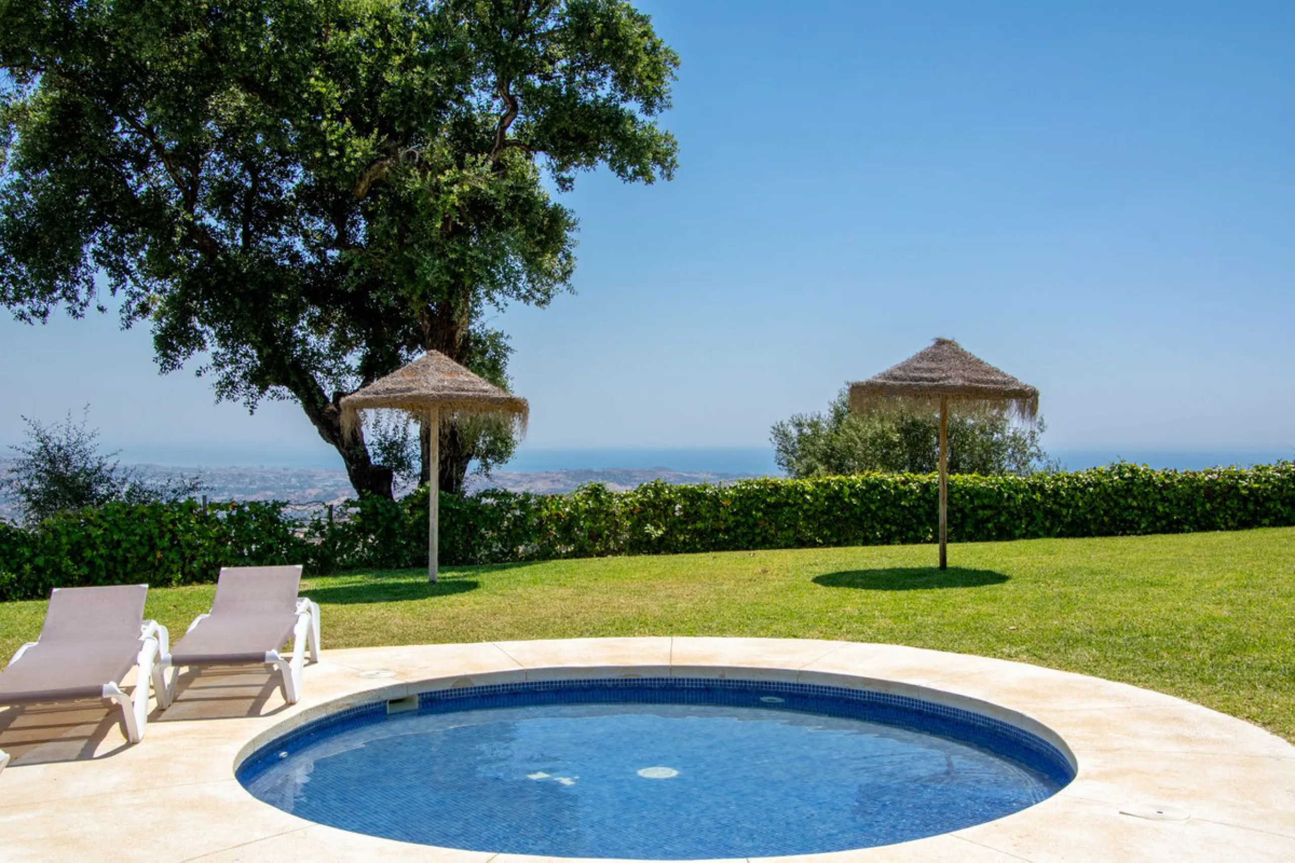 Corner townhouse with panoramic views in La Mairena, Marbella East