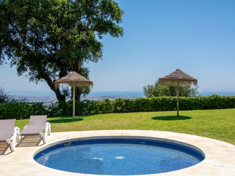 Corner townhouse with panoramic views in La Mairena, Marbella East