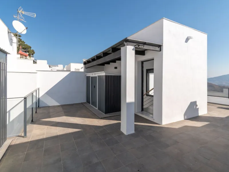 Corner townhouse with panoramic views in La Mairena, Marbella East