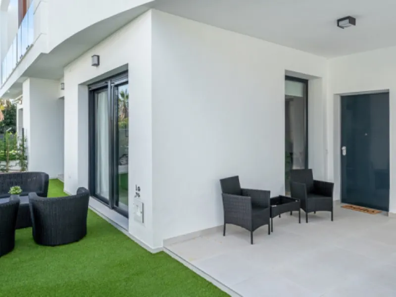 House - Townhouse в продаже в Estepona, Málaga. В доме 3 спален и 3 ванных комнат. Площадь дома 305 м². Площадь участка 69 м²