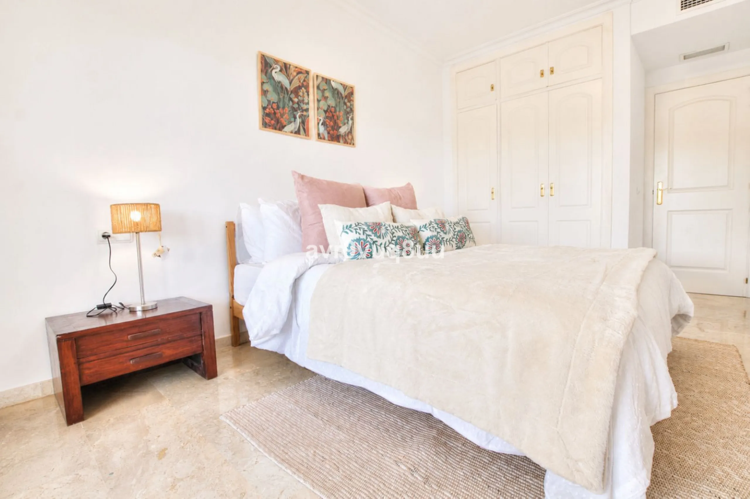 A very comfortable home located in the well established urbanisation of Mijas Golf. This spacious house has bright spacious rooms throughout including, on the top floor, a brand new open plan kitchen, lovely lounge diner with fireplace plus a large bedroo
