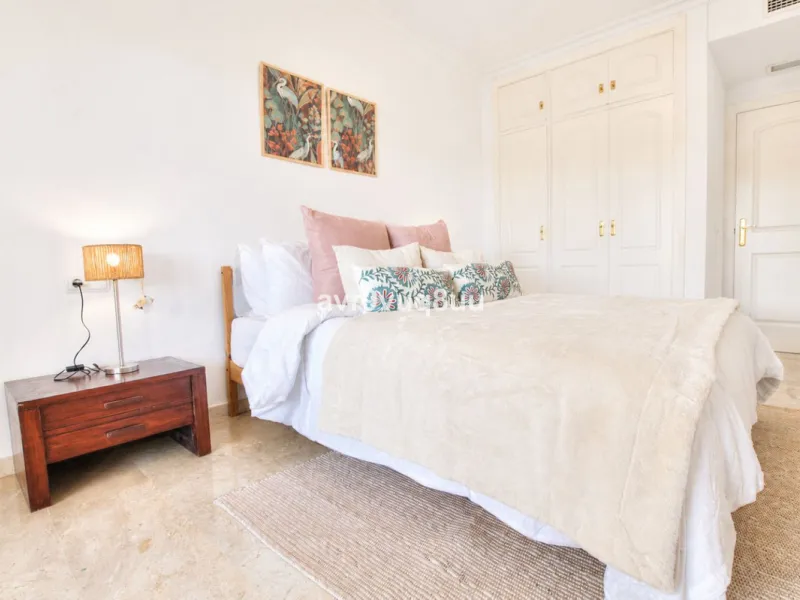 A very comfortable home located in the well established urbanisation of Mijas Golf. This spacious house has bright spacious rooms throughout including, on the top floor, a brand new open plan kitchen, lovely lounge diner with fireplace plus a large bedroo