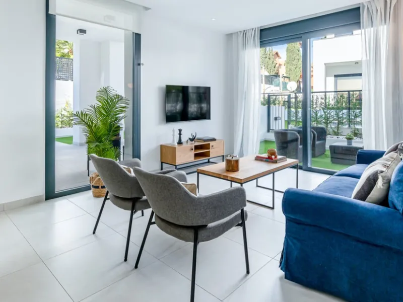 House - Townhouse в продаже в Estepona, Málaga. В доме 3 спален и 3 ванных комнат. Площадь дома 305 м². Площадь участка 69 м²
