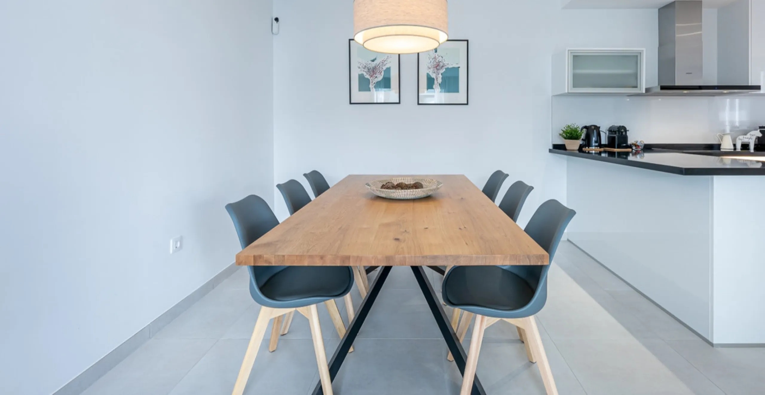 House - Townhouse в продаже в Estepona, Málaga. В доме 3 спален и 3 ванных комнат. Площадь дома 305 м². Площадь участка 69 м²