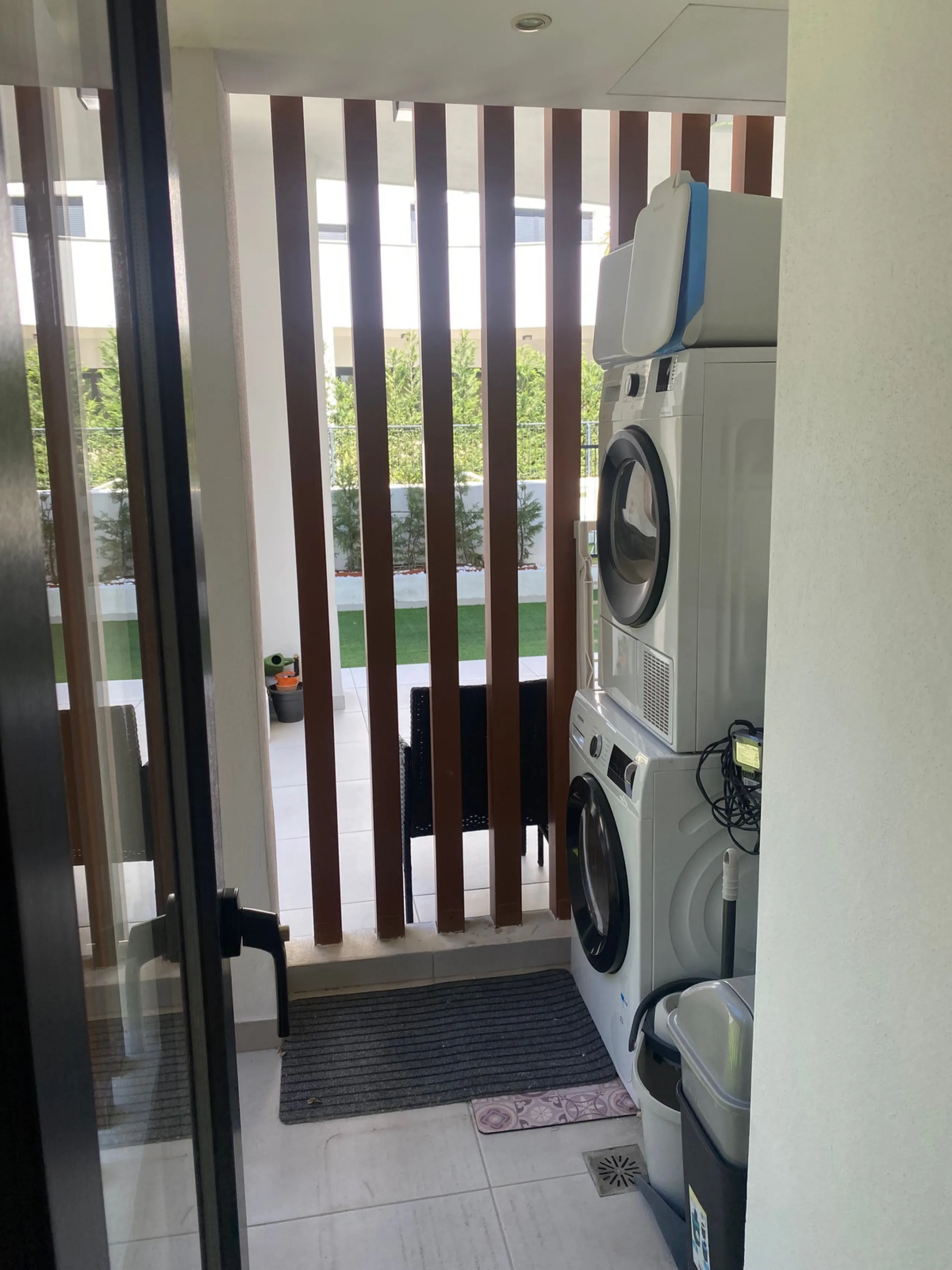 House - Townhouse в продаже в Estepona, Málaga. В доме 3 спален и 3 ванных комнат. Площадь дома 305 м². Площадь участка 69 м²