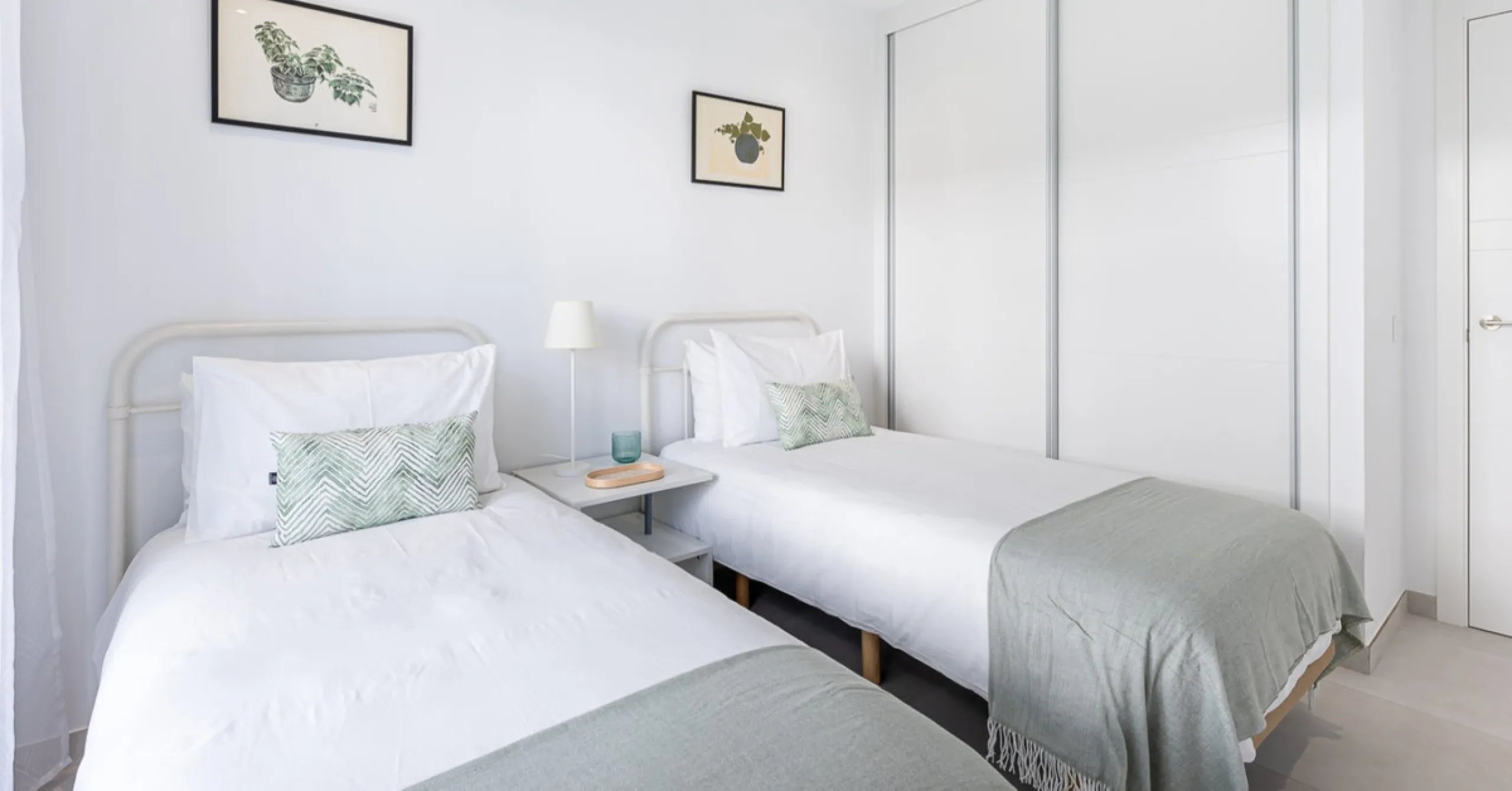 House - Townhouse в продаже в Estepona, Málaga. В доме 3 спален и 3 ванных комнат. Площадь дома 305 м². Площадь участка 69 м²