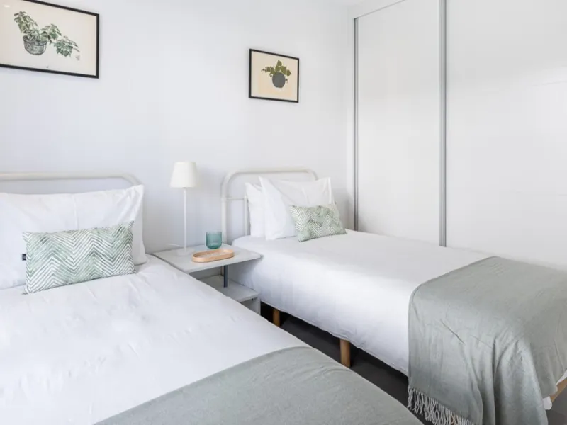 House - Townhouse в продаже в Estepona, Málaga. В доме 3 спален и 3 ванных комнат. Площадь дома 305 м². Площадь участка 69 м²