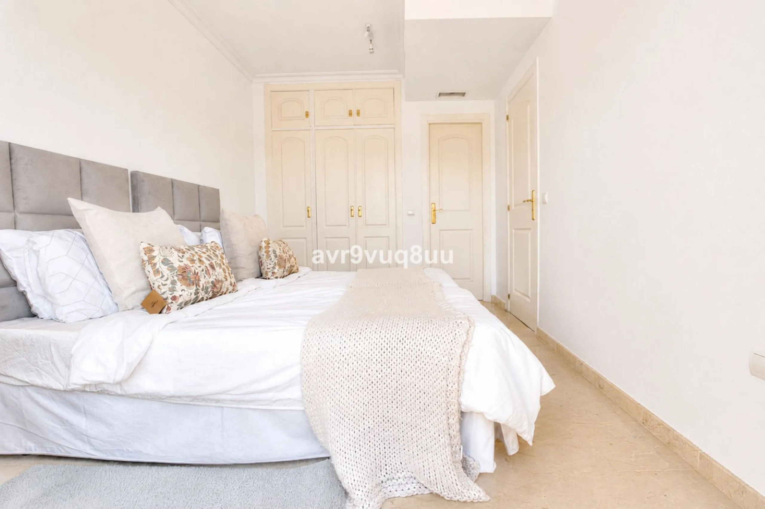 A very comfortable home located in the well established urbanisation of Mijas Golf. This spacious house has bright spacious rooms throughout including, on the top floor, a brand new open plan kitchen, lovely lounge diner with fireplace plus a large bedroo
