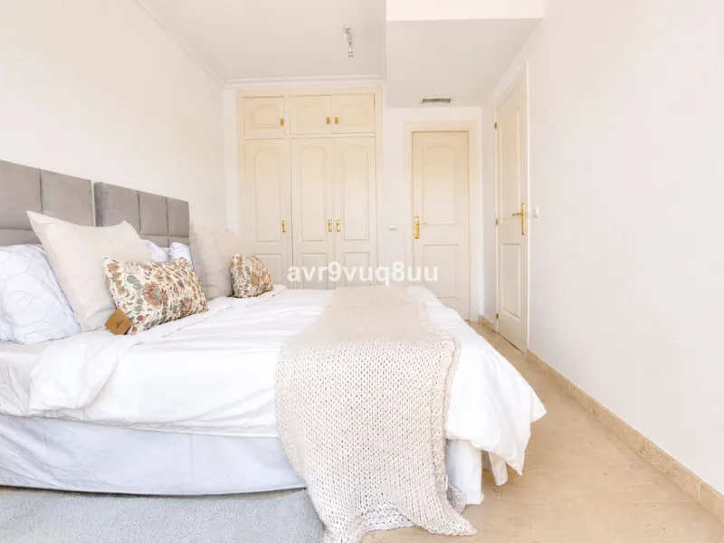 A very comfortable home located in the well established urbanisation of Mijas Golf. This spacious house has bright spacious rooms throughout including, on the top floor, a brand new open plan kitchen, lovely lounge diner with fireplace plus a large bedroo