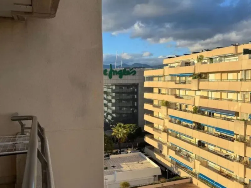 Апартамент средний этаж, Puerto Banús, Costa del Sol