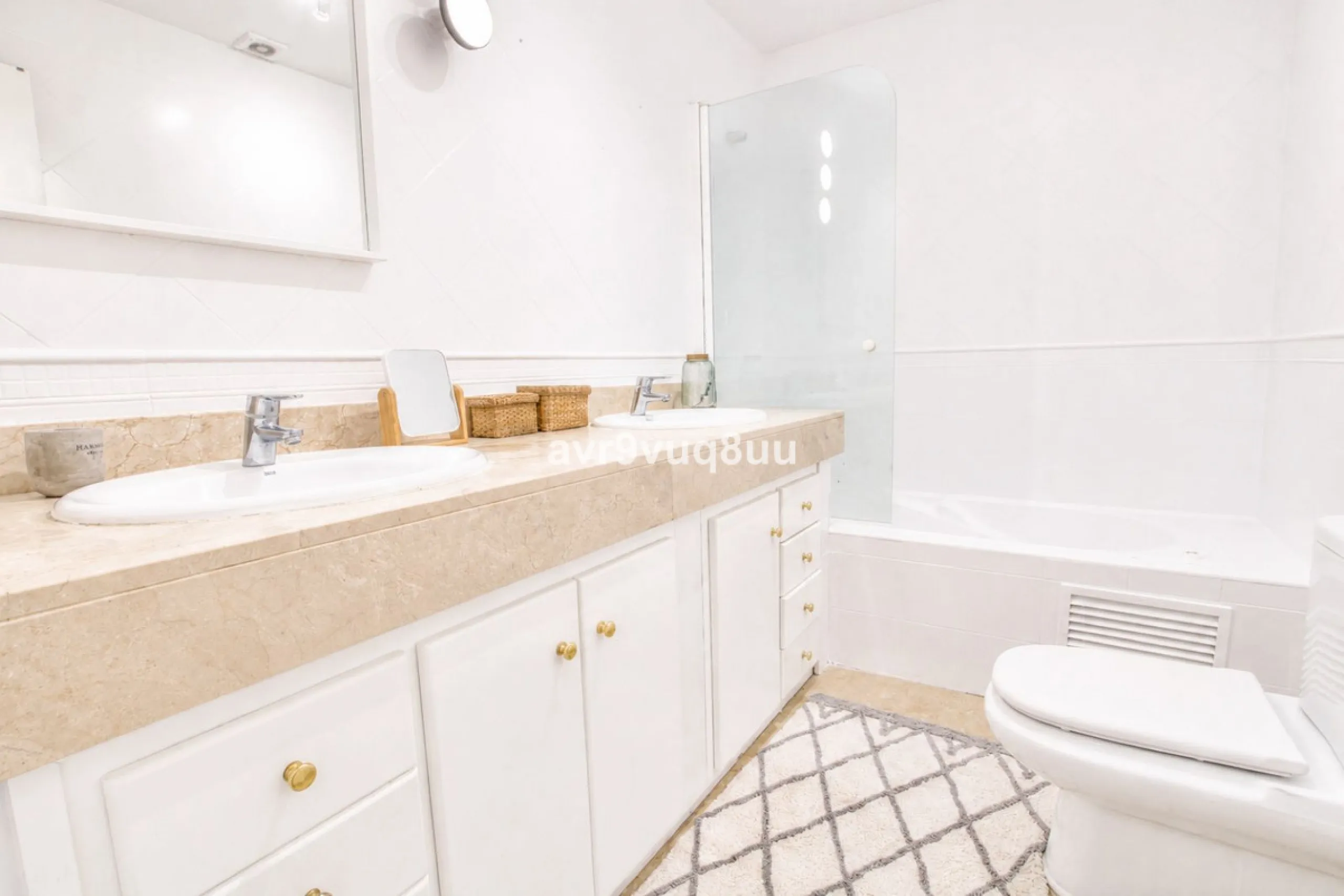 A very comfortable home located in the well established urbanisation of Mijas Golf. This spacious house has bright spacious rooms throughout including, on the top floor, a brand new open plan kitchen, lovely lounge diner with fireplace plus a large bedroo