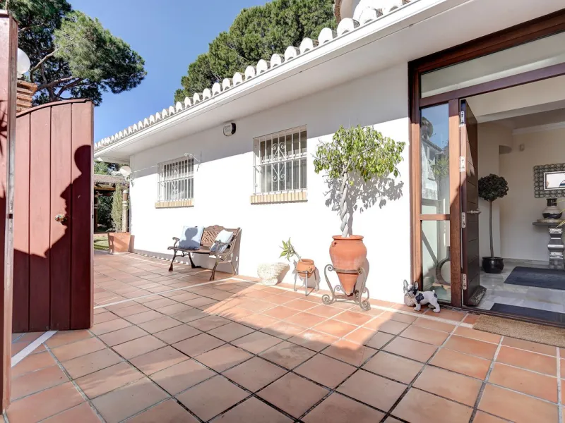 Luxury One Level Villa in Lower Calahonda Walking Distance to Beach