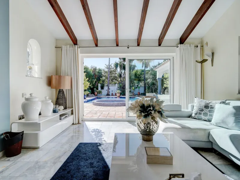 Luxury One Level Villa in Lower Calahonda Walking Distance to Beach