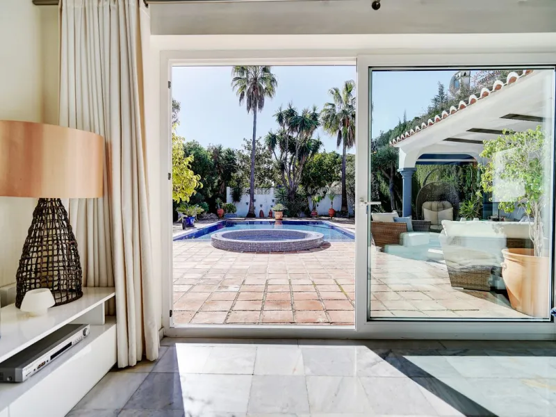 Luxury One Level Villa in Lower Calahonda Walking Distance to Beach