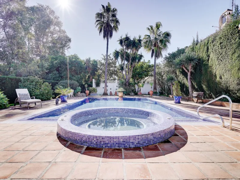 Luxury One Level Villa in Lower Calahonda Walking Distance to Beach