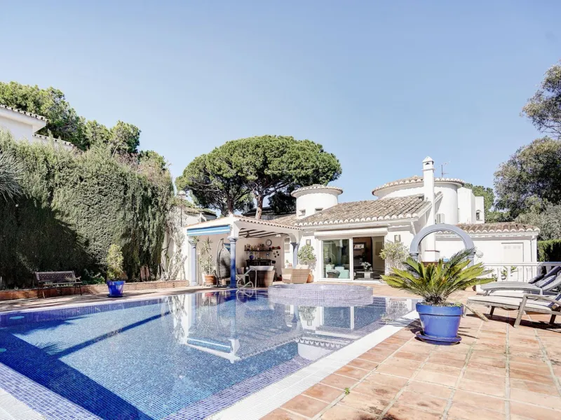 Luxury One Level Villa in Lower Calahonda Walking Distance to Beach