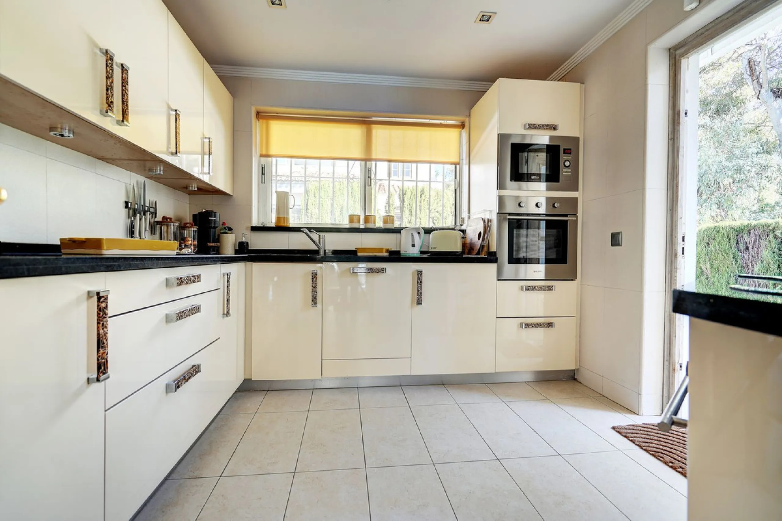 Luxury One Level Villa in Lower Calahonda Walking Distance to Beach