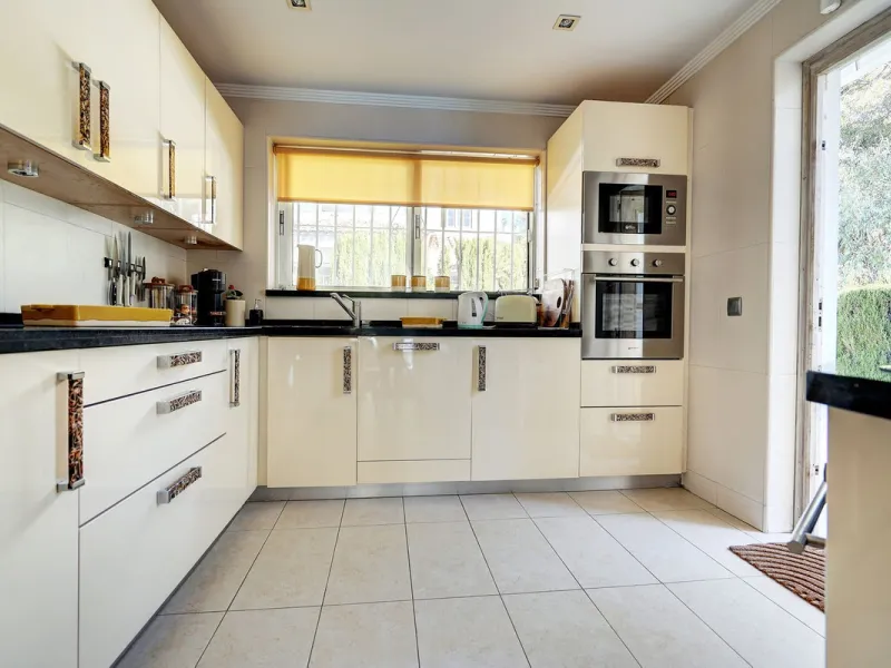 Luxury One Level Villa in Lower Calahonda Walking Distance to Beach