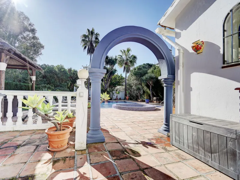 Luxury One Level Villa in Lower Calahonda Walking Distance to Beach