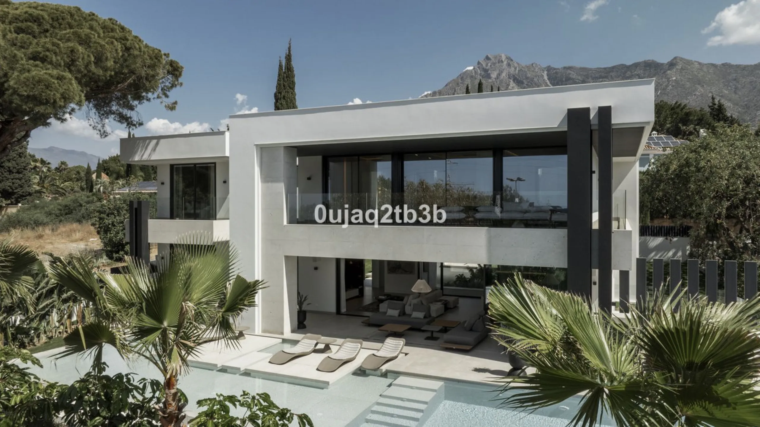 Stunning brand new villa in the best location in Marbella. Perfectly communicated to the main roads that drive you to the airport, Puerto Banús and just a few minutes away from Marbella's center. This state-of-the-art new villa occupies a 1.050m2 plot pos