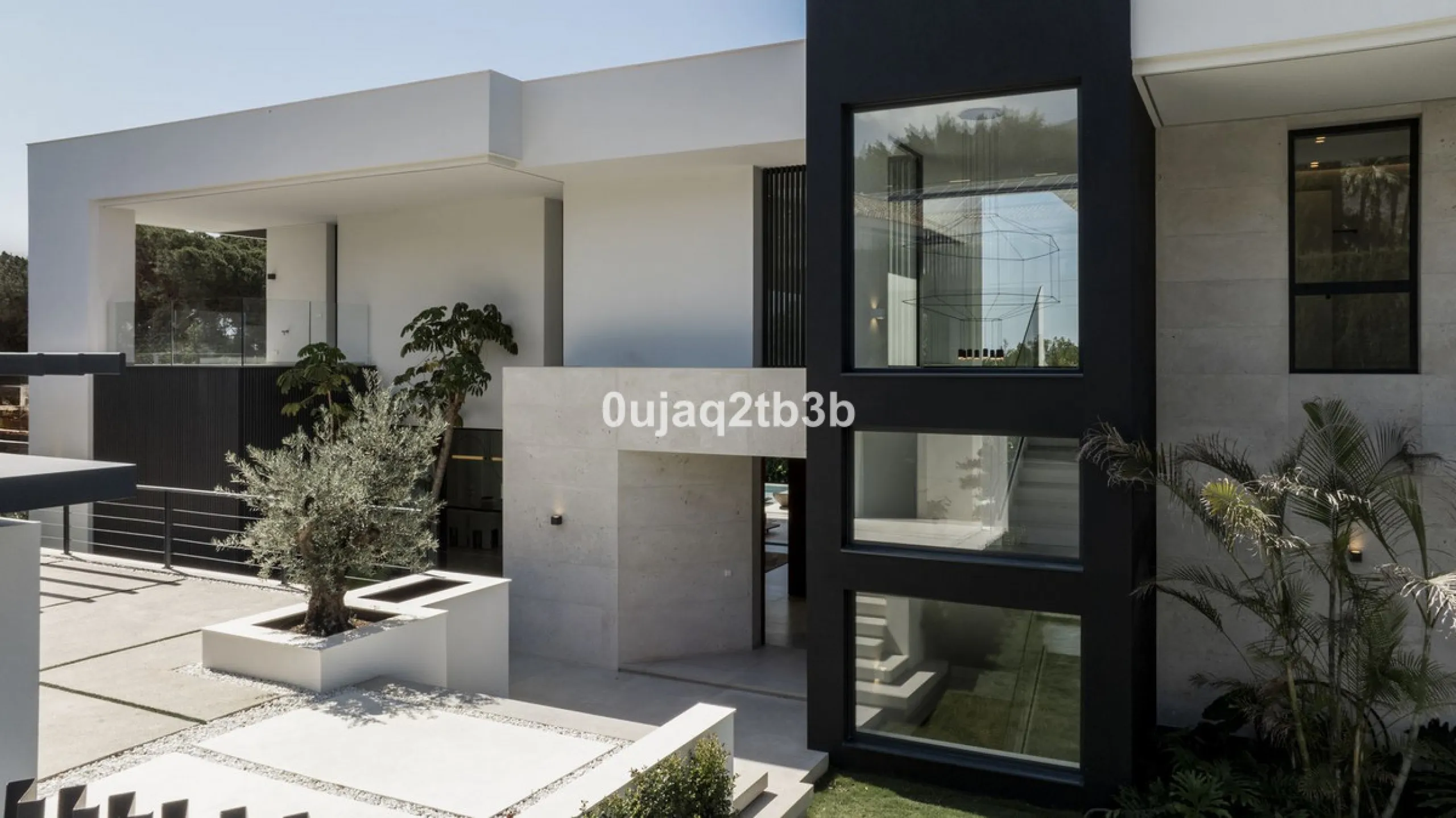 Stunning brand new villa in the best location in Marbella. Perfectly communicated to the main roads that drive you to the airport, Puerto Banús and just a few minutes away from Marbella's center. This state-of-the-art new villa occupies a 1.050m2 plot pos
