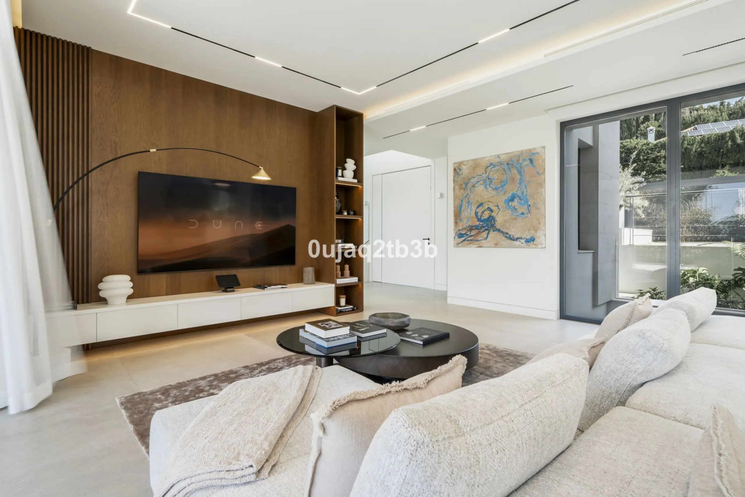 Stunning brand new villa in the best location in Marbella. Perfectly communicated to the main roads that drive you to the airport, Puerto Banús and just a few minutes away from Marbella's center. This state-of-the-art new villa occupies a 1.050m2 plot pos