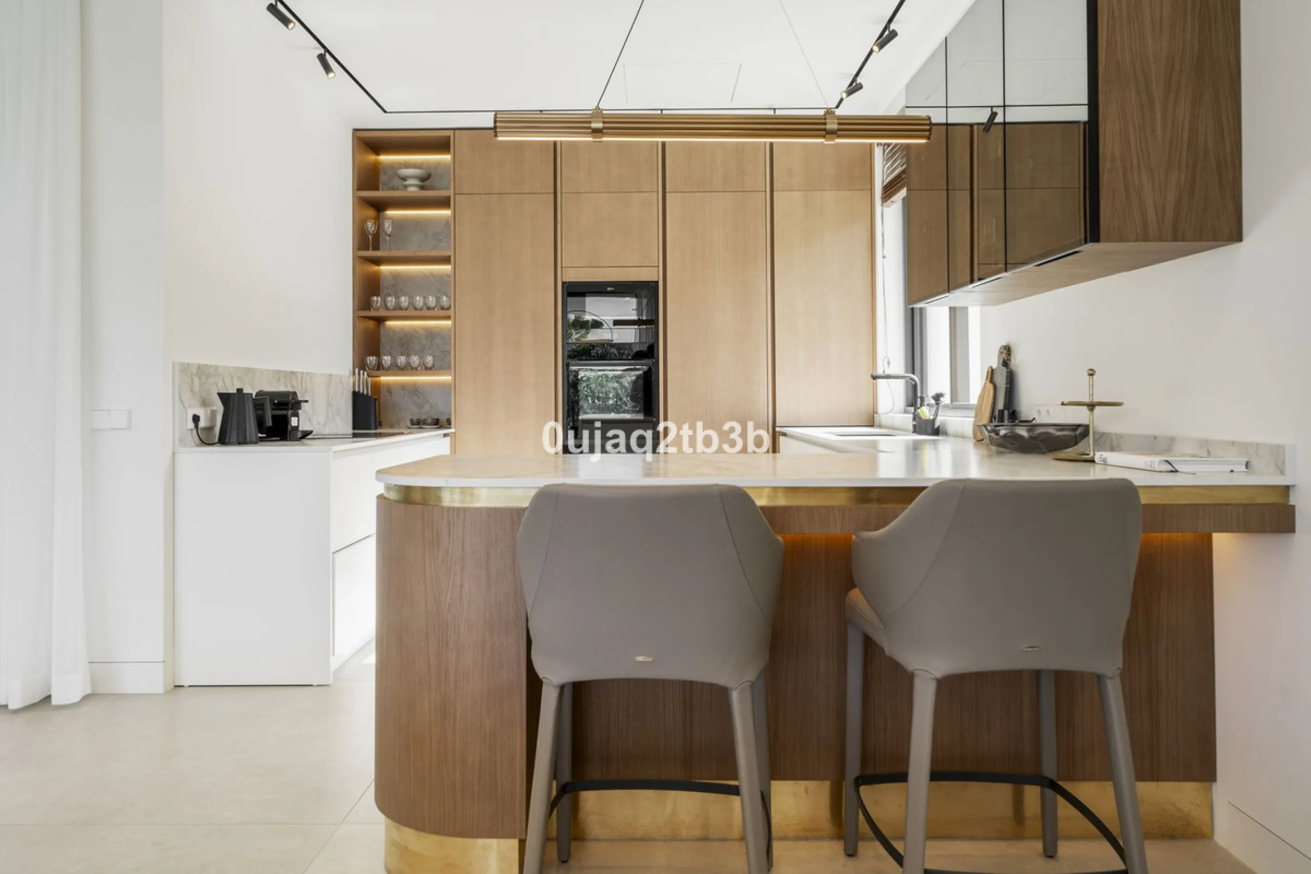 Stunning brand new villa in the best location in Marbella. Perfectly communicated to the main roads that drive you to the airport, Puerto Banús and just a few minutes away from Marbella's center. This state-of-the-art new villa occupies a 1.050m2 plot pos