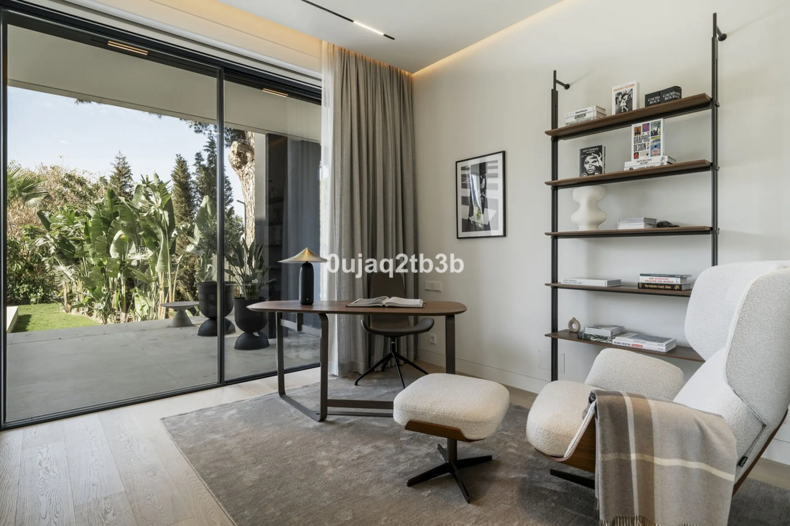 Stunning brand new villa in the best location in Marbella. Perfectly communicated to the main roads that drive you to the airport, Puerto Banús and just a few minutes away from Marbella's center. This state-of-the-art new villa occupies a 1.050m2 plot pos