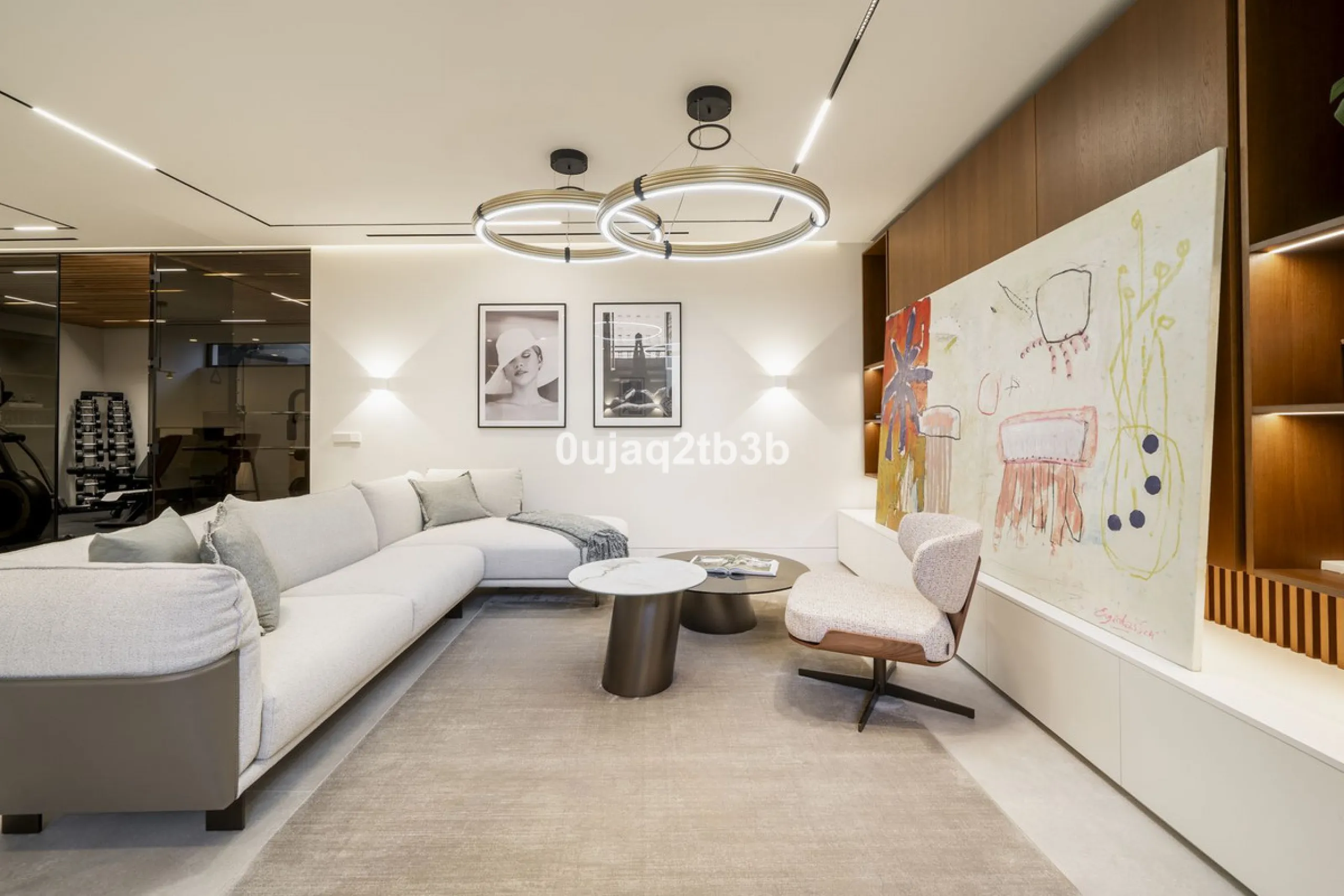 Stunning brand new villa in the best location in Marbella. Perfectly communicated to the main roads that drive you to the airport, Puerto Banús and just a few minutes away from Marbella's center. This state-of-the-art new villa occupies a 1.050m2 plot pos