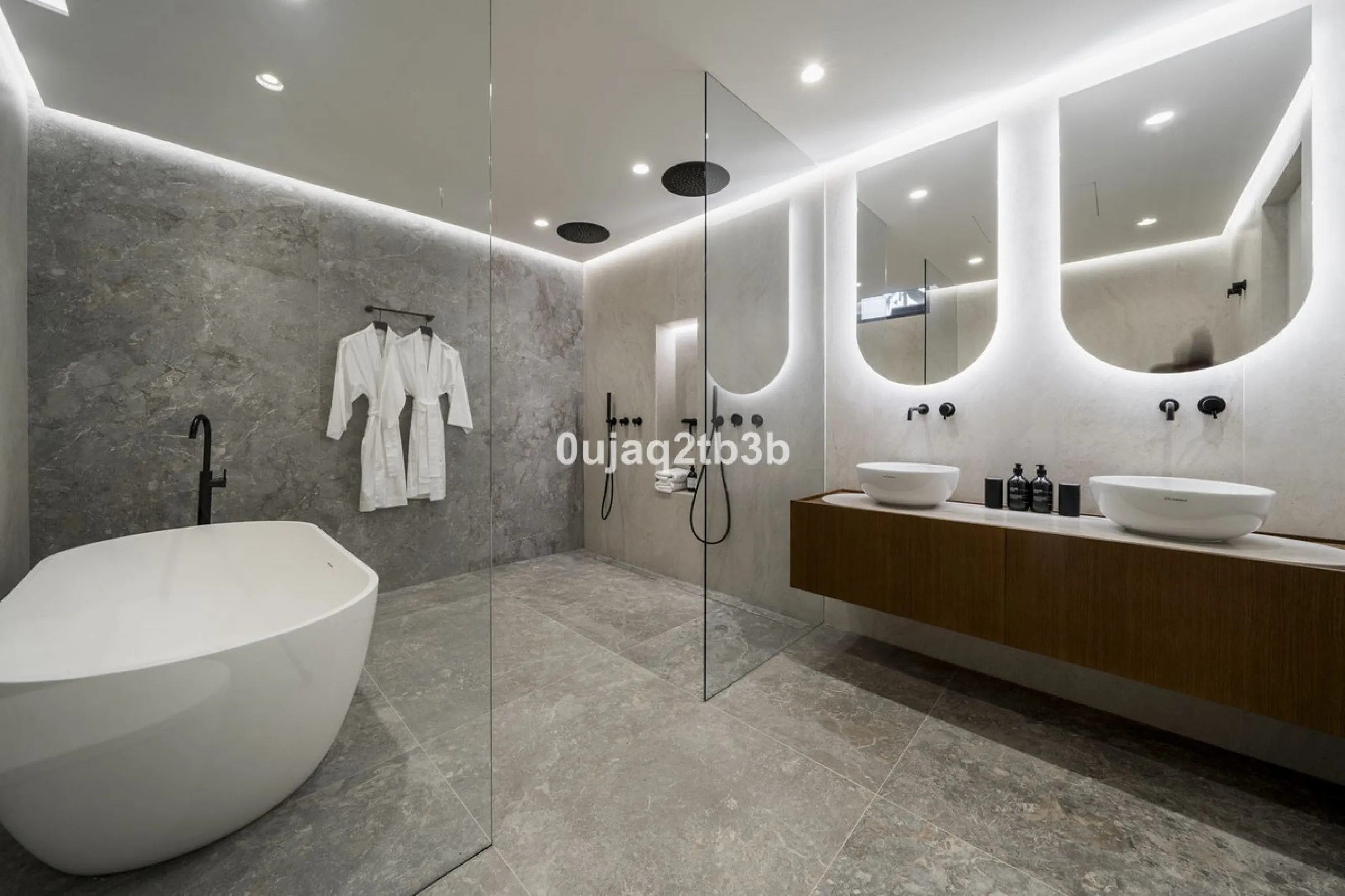 Stunning brand new villa in the best location in Marbella. Perfectly communicated to the main roads that drive you to the airport, Puerto Banús and just a few minutes away from Marbella's center. This state-of-the-art new villa occupies a 1.050m2 plot pos