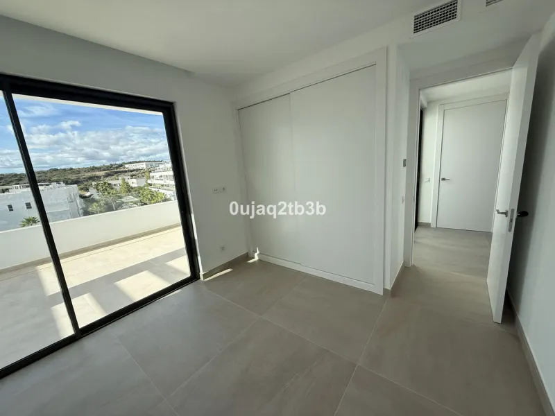 Apartment - Penthouse в продаже в Estepona, Málaga. В доме 3 спален и 3 ванных комнат. Площадь дома 196 м²