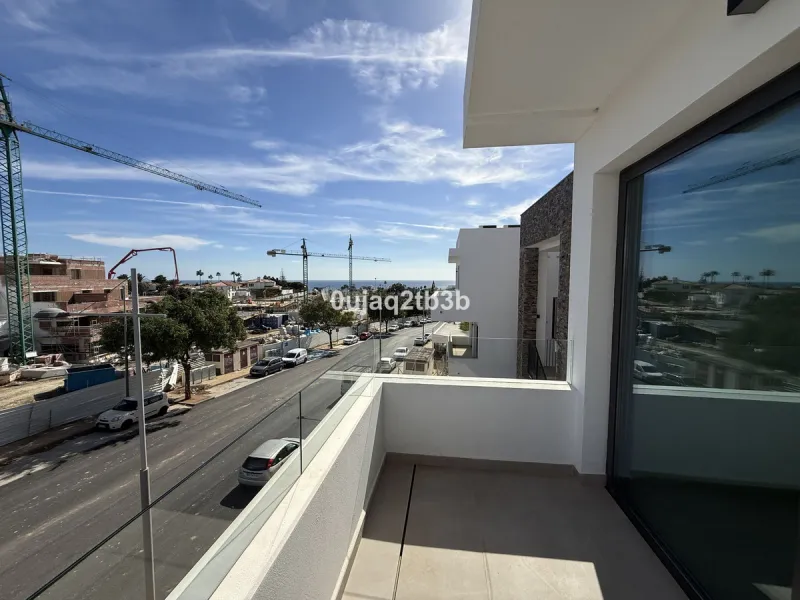 Apartment - Penthouse в продаже в Estepona, Málaga. В доме 3 спален и 3 ванных комнат. Площадь дома 196 м²