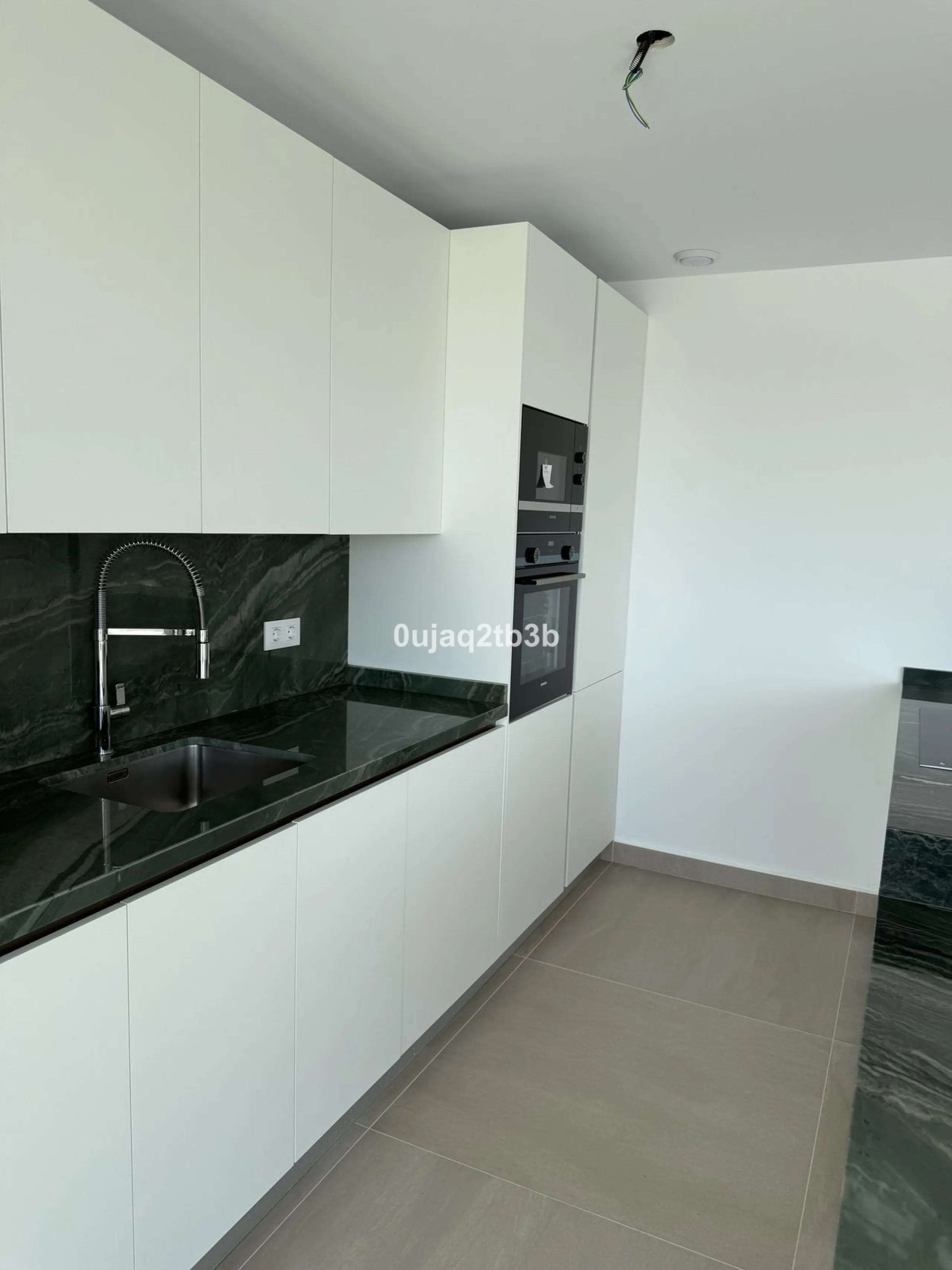 Apartment - Penthouse в продаже в Estepona, Málaga. В доме 3 спален и 3 ванных комнат. Площадь дома 196 м²