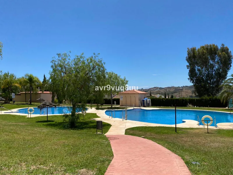 A very comfortable home located in the well established urbanisation of Mijas Golf. This spacious house has bright spacious rooms throughout including, on the top floor, a brand new open plan kitchen, lovely lounge diner with fireplace plus a large bedroo
