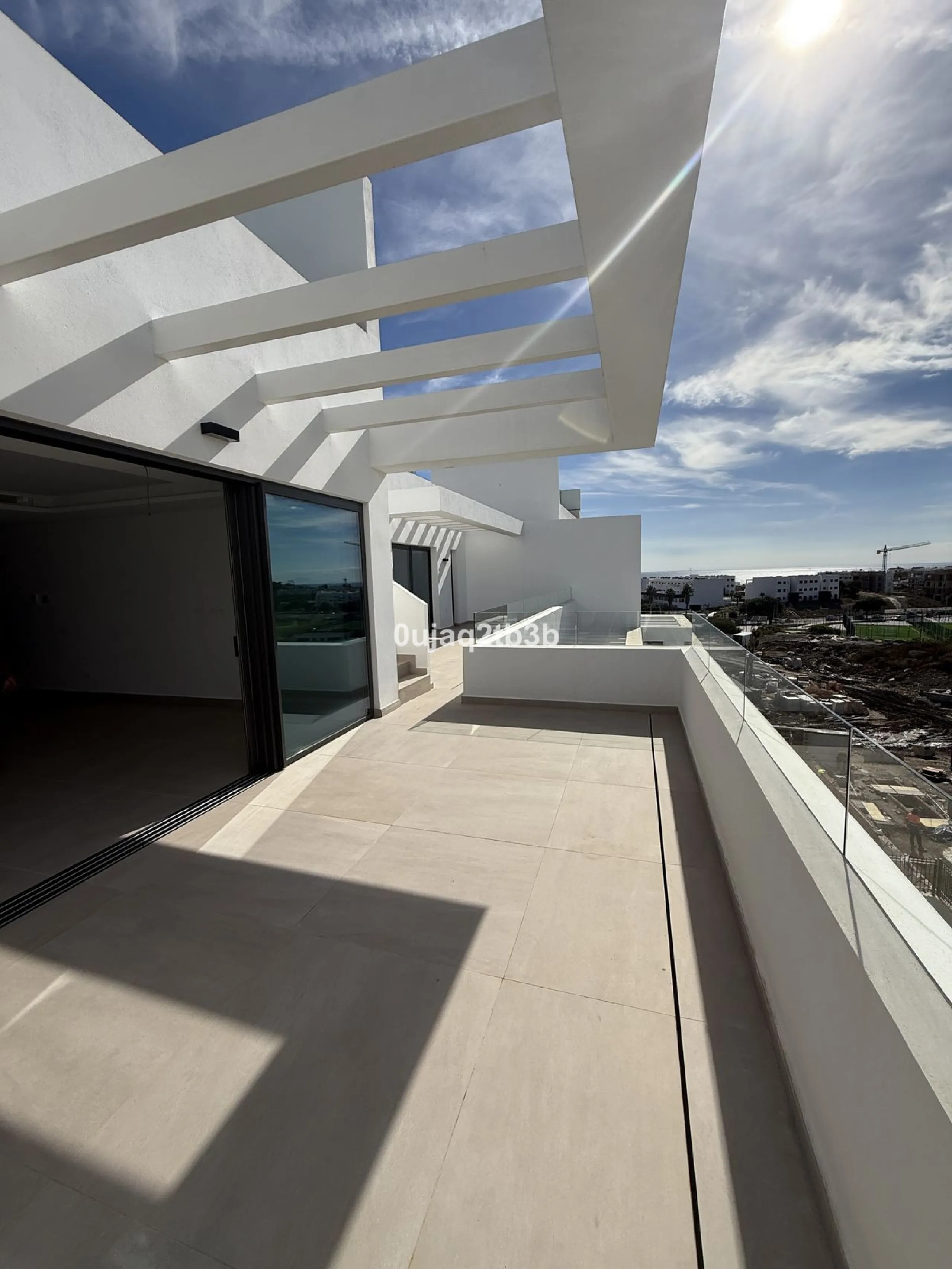 Apartment - Penthouse в продаже в Estepona, Málaga. В доме 3 спален и 3 ванных комнат. Площадь дома 196 м²