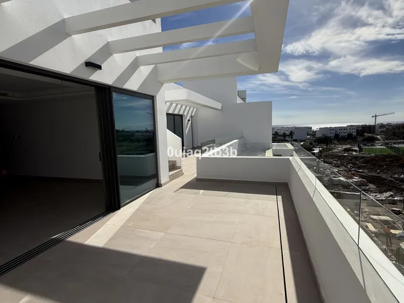 Apartment - Penthouse в продаже в Estepona, Málaga. В доме 3 спален и 3 ванных комнат. Площадь дома 196 м²