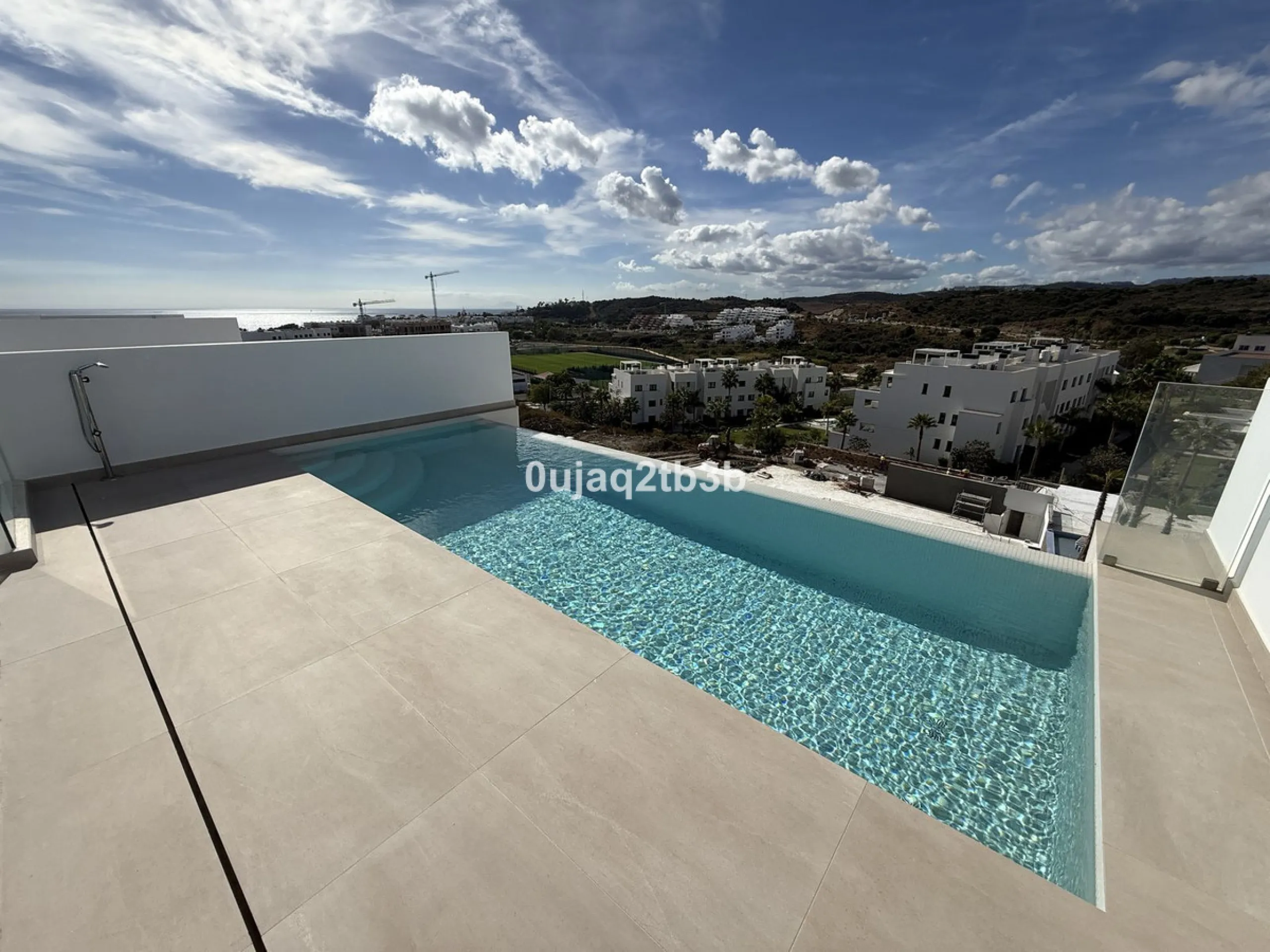 Apartment - Penthouse в продаже в Estepona, Málaga. В доме 3 спален и 3 ванных комнат. Площадь дома 196 м²