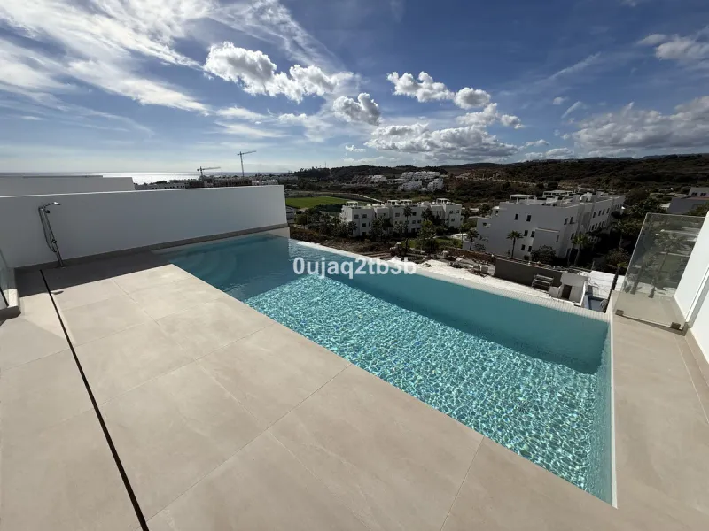 Apartment - Penthouse в продаже в Estepona, Málaga. В доме 3 спален и 3 ванных комнат. Площадь дома 196 м²