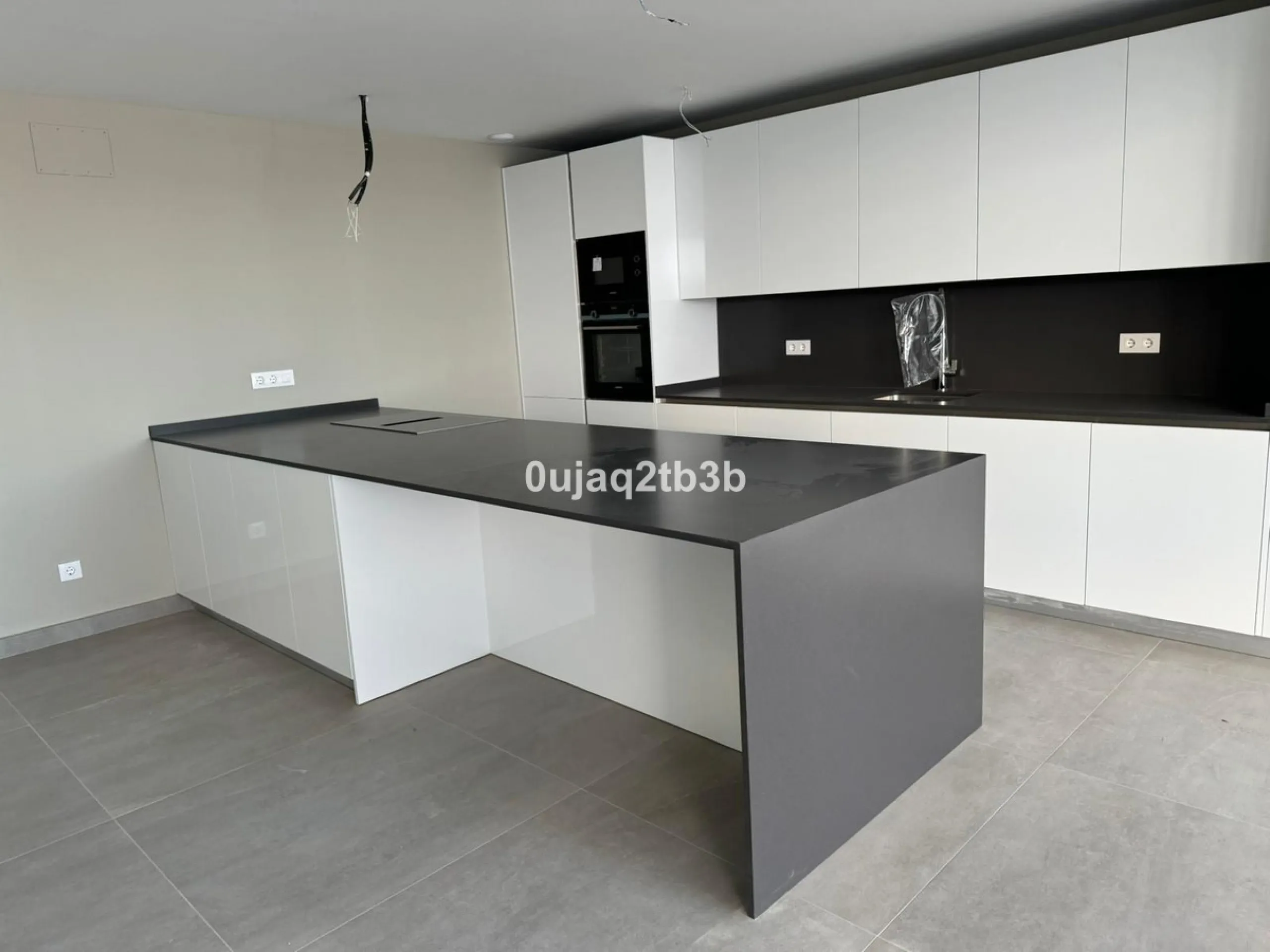 Middle Floor Apartment, Estepona, Costa del Sol.