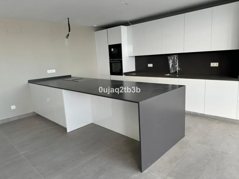 Middle Floor Apartment, Estepona, Costa del Sol.