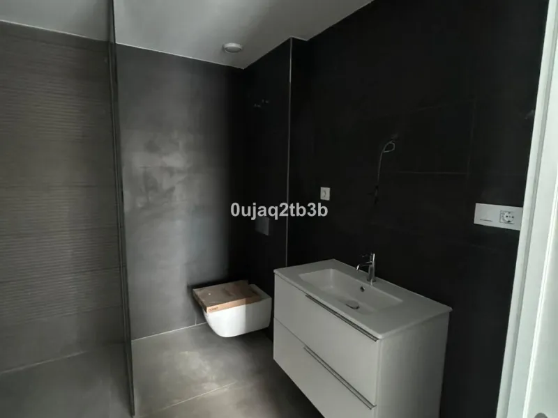 Middle Floor Apartment, Estepona, Costa del Sol.